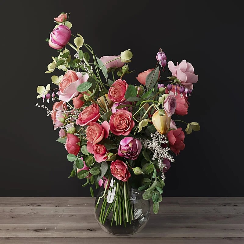 Vibrant Bouquet of Roses in Glass Vase