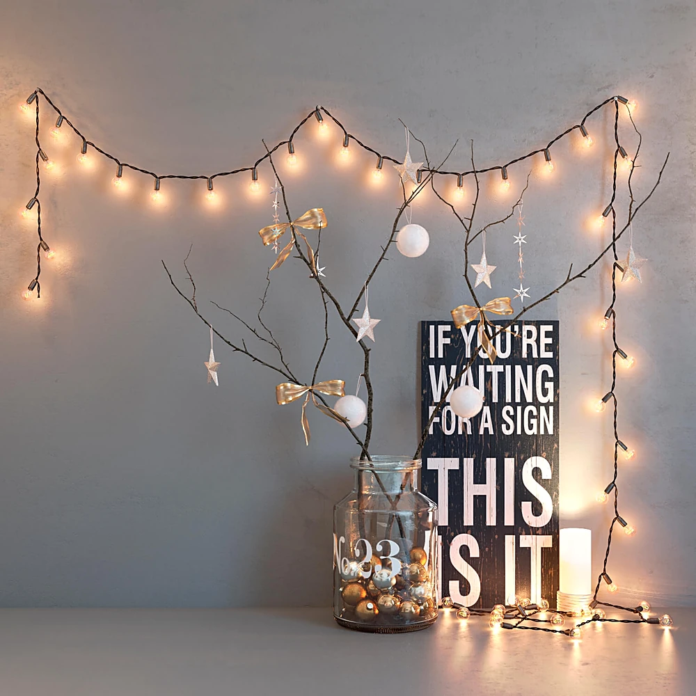 Christmas decoration set with garland and ornaments (2)