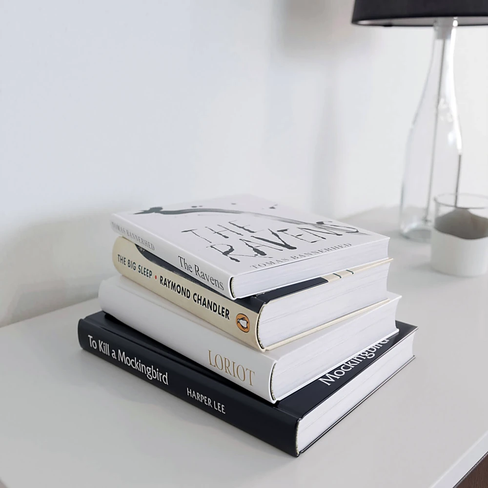 Sideboard & Chest of Drawer / Table lamp 3