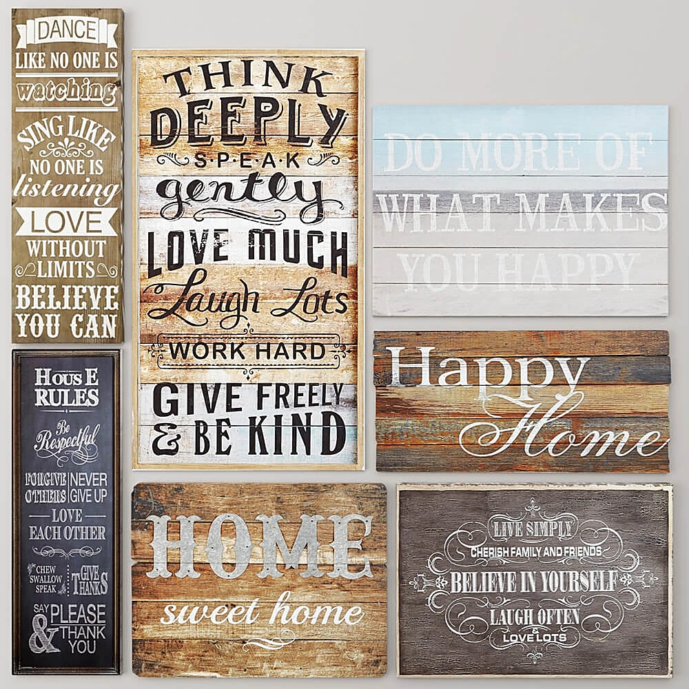 Decorative Set with Rustic Wooden Boards and Quotes