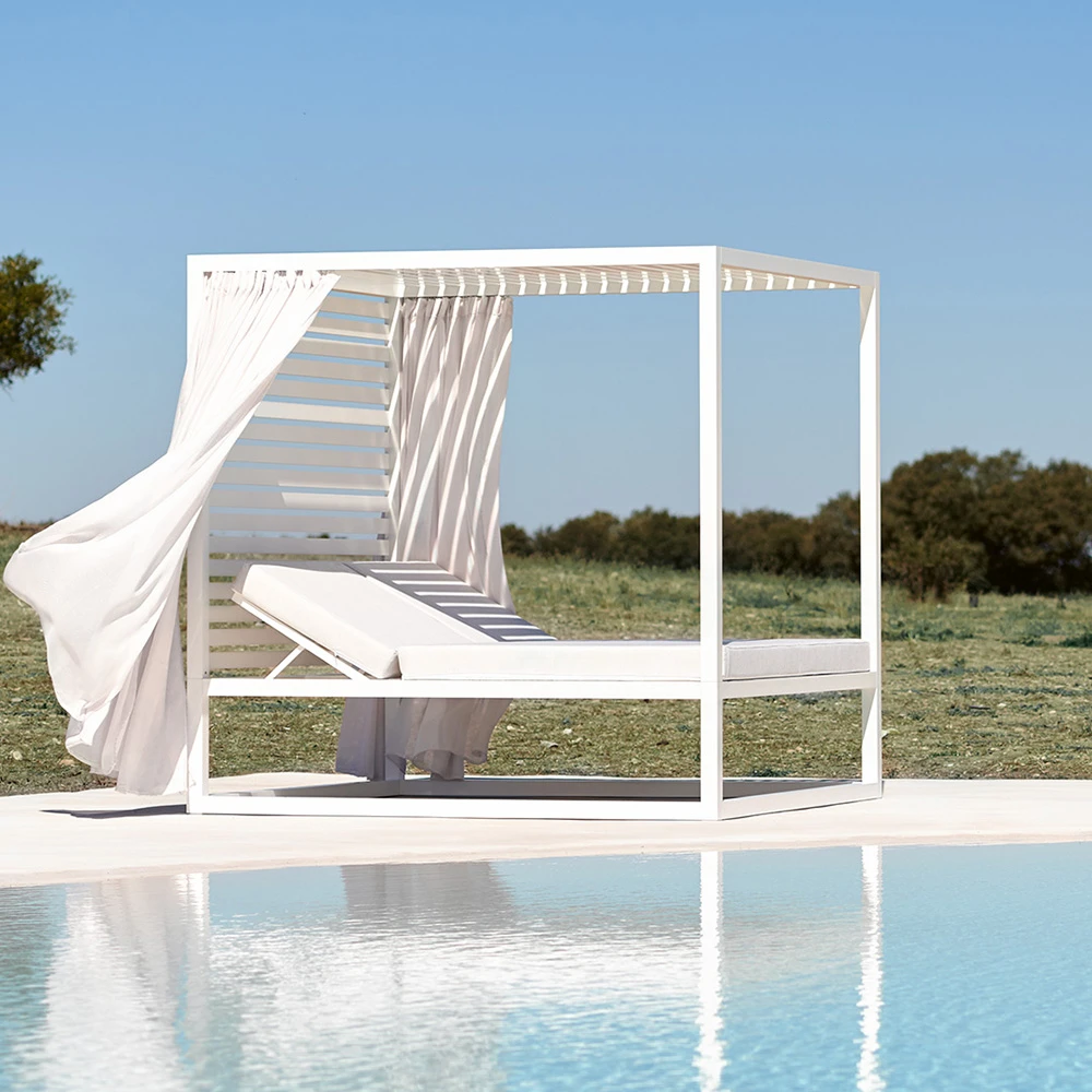 Beds / Outdoor furniture 3