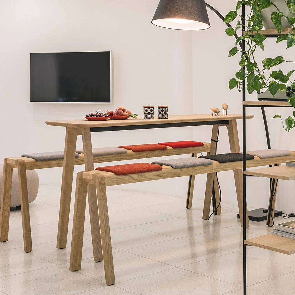 Other seating / Table + Chair 4