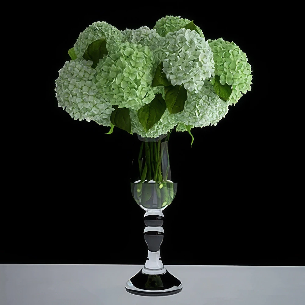 Hortensien-Pflanzenarrangement in Glasvase